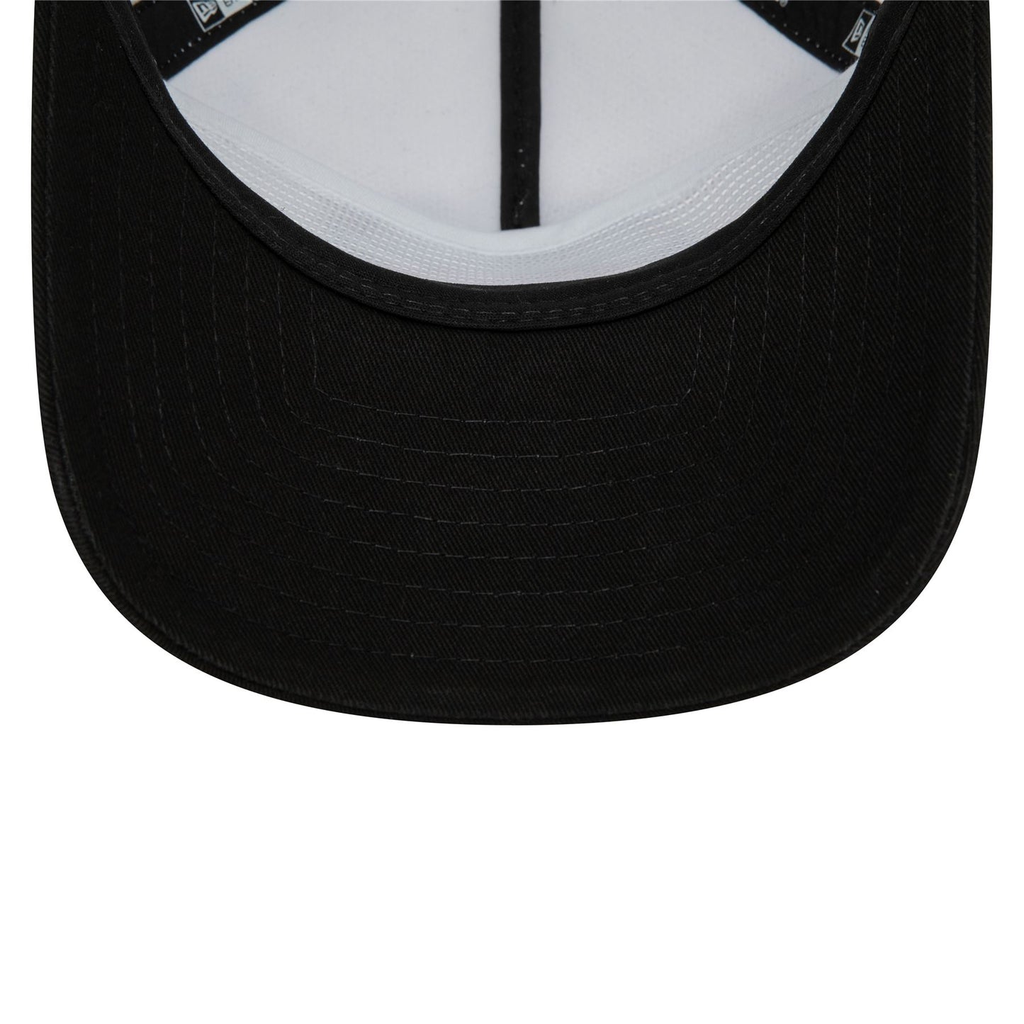 New Era Mens Washed NBA Golfer Cap ~ Chicago Bulls white