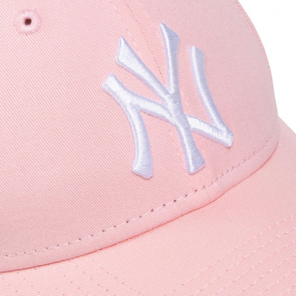 New Era Womens 9Forty Adjustable Curve Brim OSFA Cap ~ New York Yankees Pink