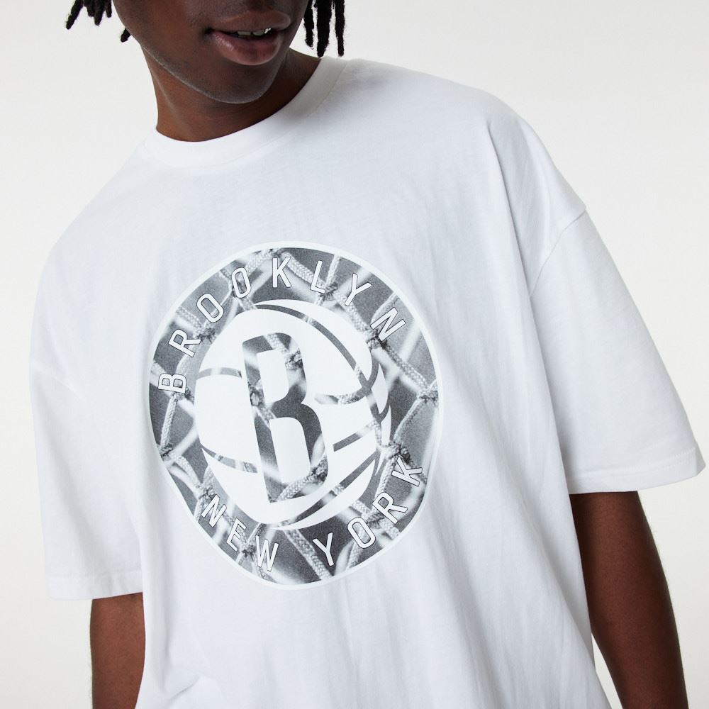 New Era Mens NBA Infill Logo OS T-Shirt ~  Brooklyn Nets White