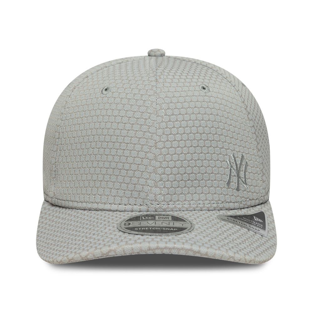New York Yankees Mesh Flawless 9Seventy Stretch-Snap Snapback Cap