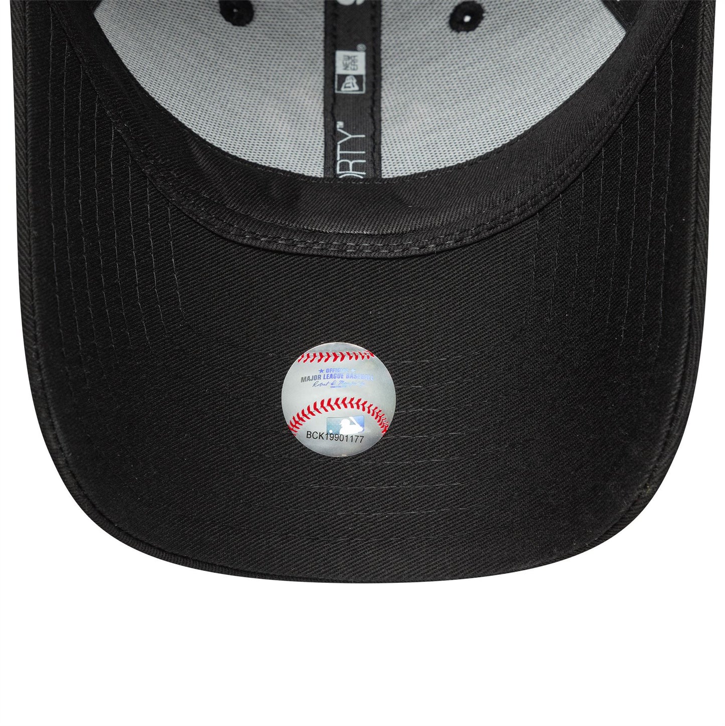 New York Yankees Womens MLB Metallic Logo Black 9FORTY Adjustable New Era Cap