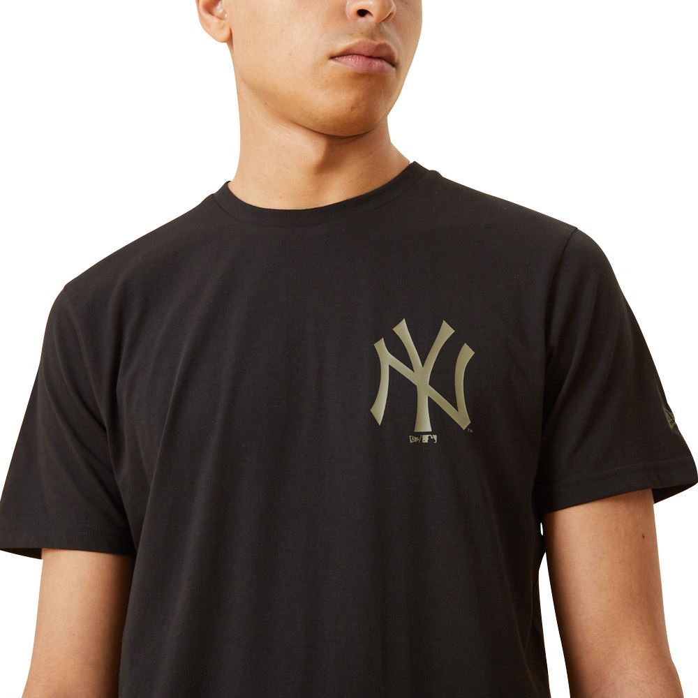 New Era Men's  MLB Left Chest Team Logo T-Shirt ~ "New York Yankees" black