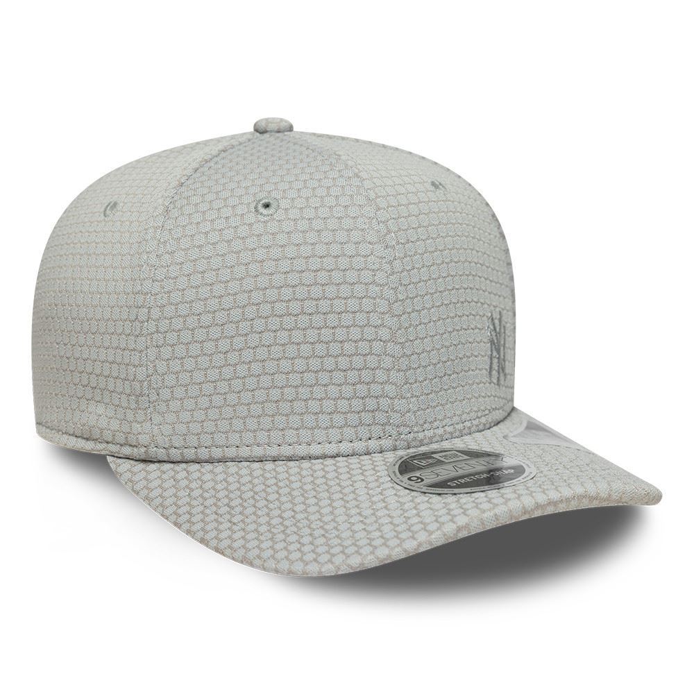 New York Yankees Mesh Flawless 9Seventy Stretch-Snap Snapback Cap