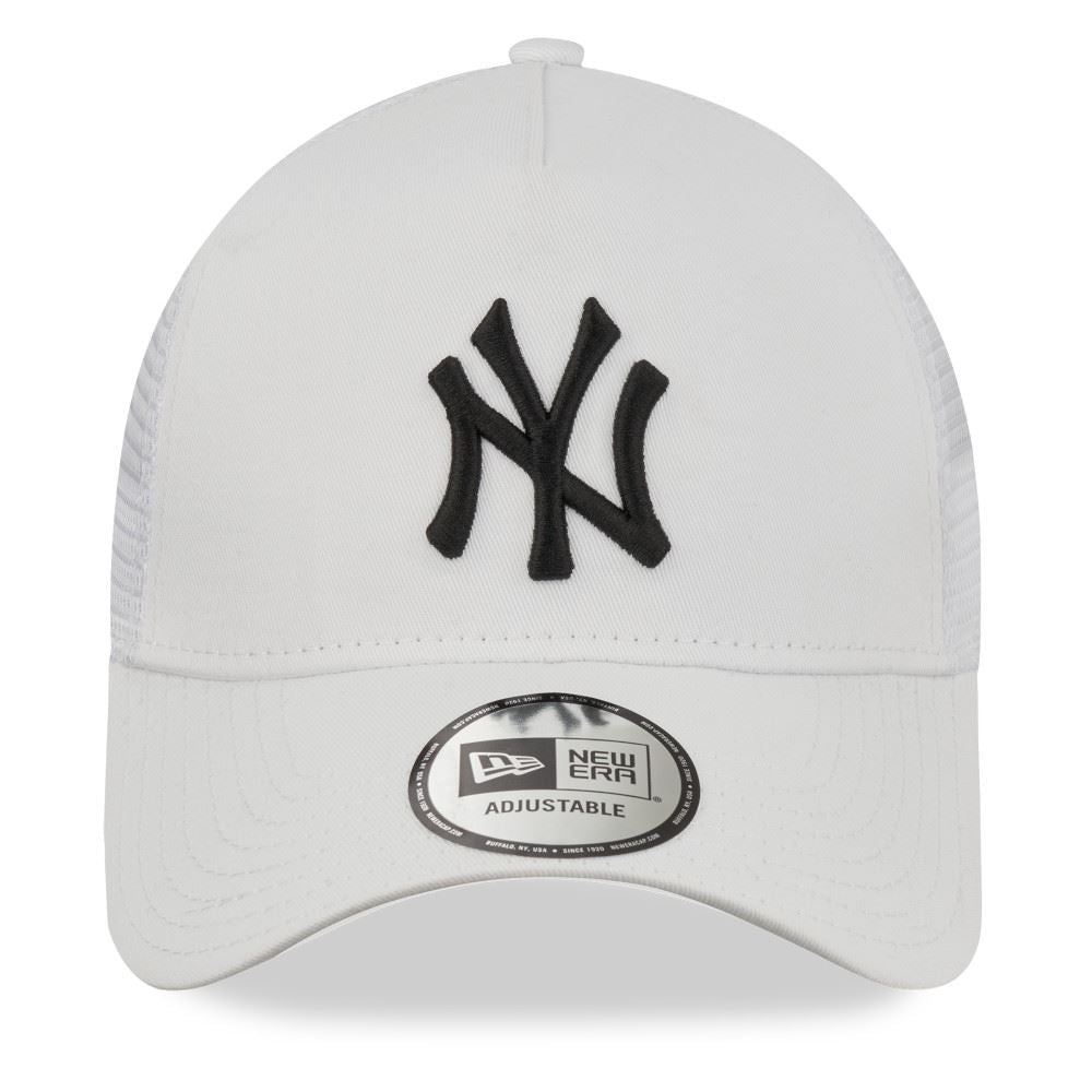 New Era Men's Essential AF Trucker Cap ~ New York Yankees white