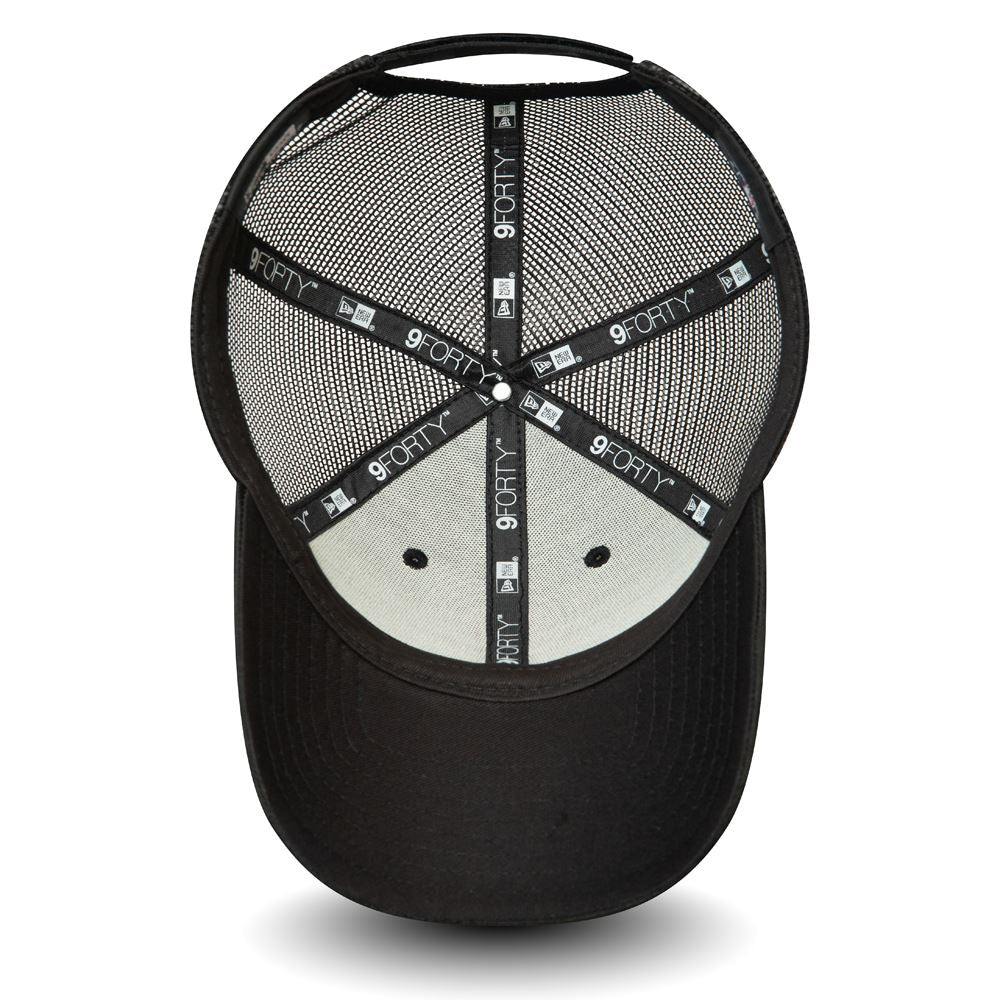 New Era Home Field 9Forty Trucker Cap ~ New York Yankees pink