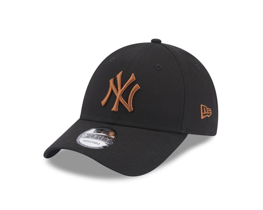 New Era Mens League Essential 940 Adjustable Cap ~ New York Yankees black